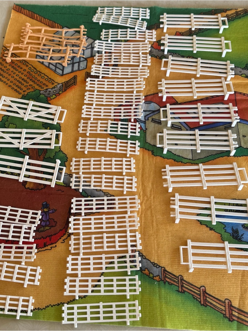 1996 Playset with Red Barn and Farm Animals - Kids Toys - Picture 3 of 8